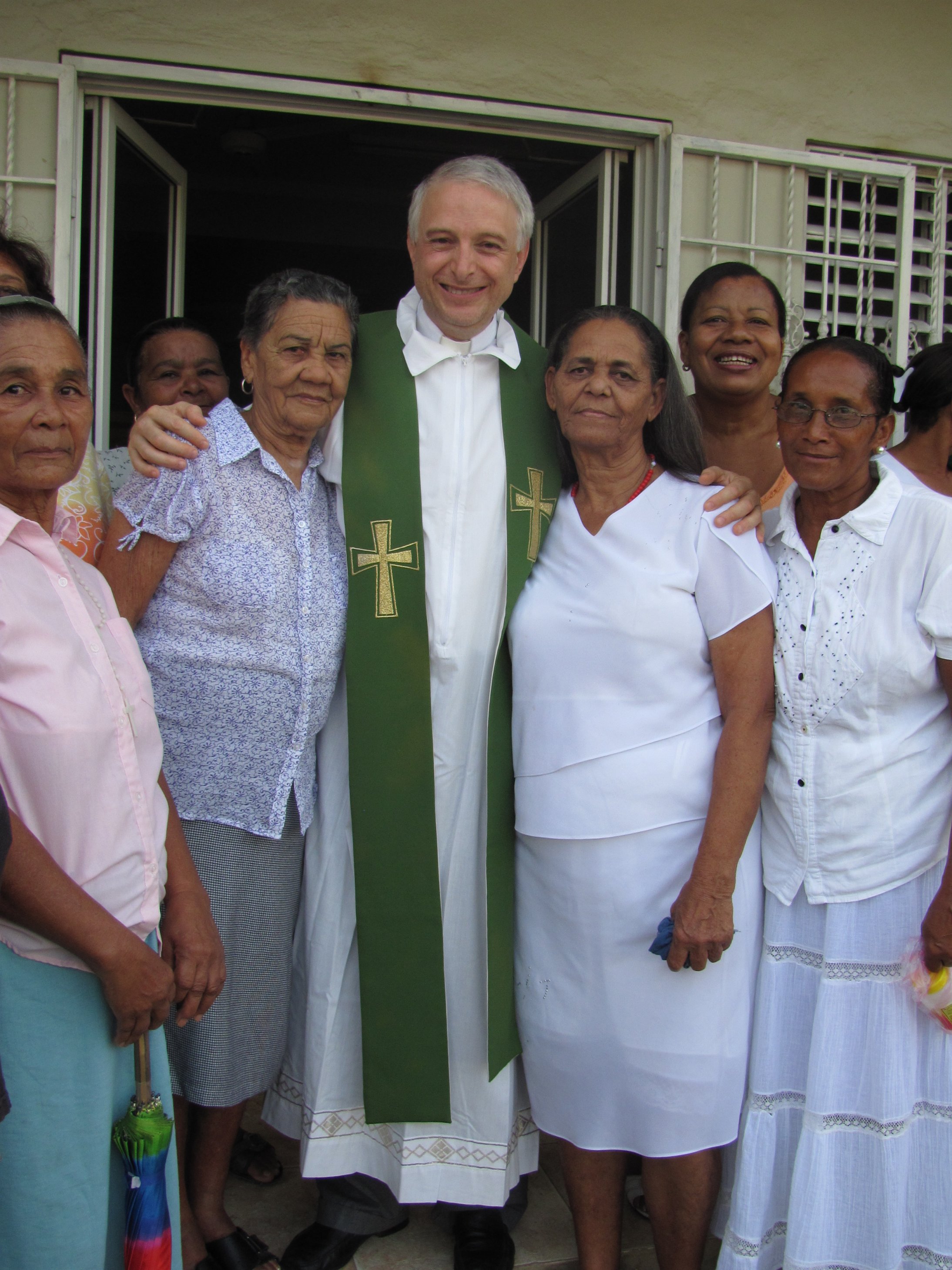 guaricano_misa_dispensario_2012-06-25-07-53-19
