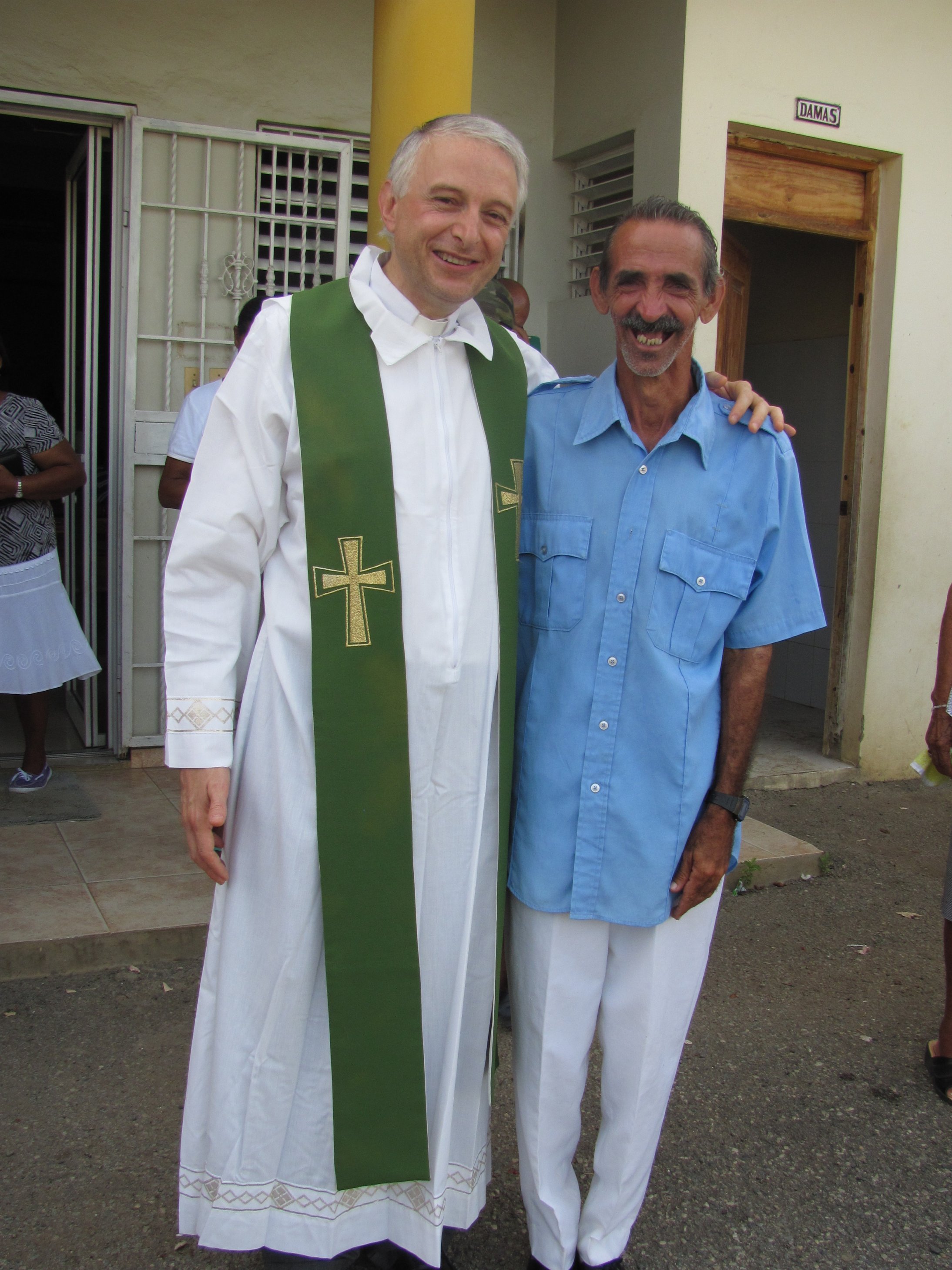 guaricano_misa_dispensario_2012-06-25-07-53-53