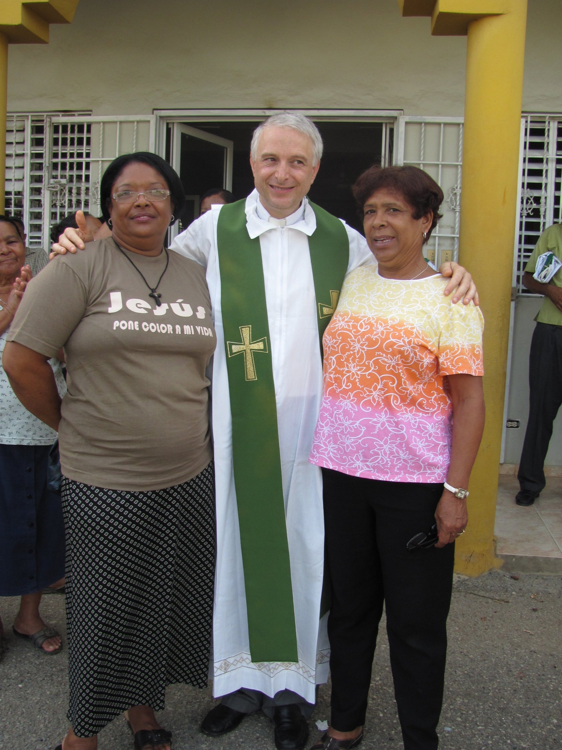 guaricano_misa_dispensario_2012-06-25-07-54-26