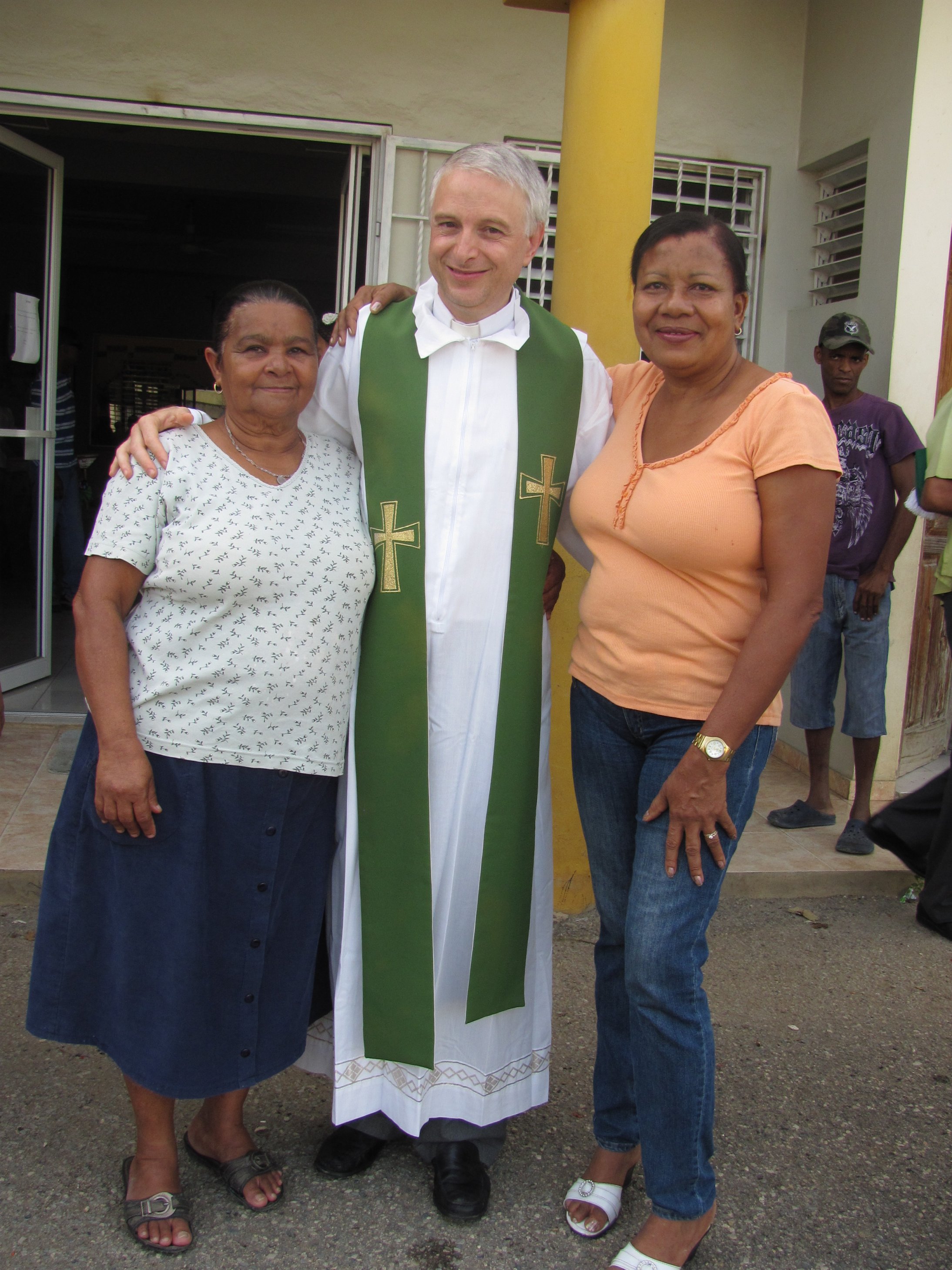 guaricano_misa_dispensario_2012-06-25-07-54-59