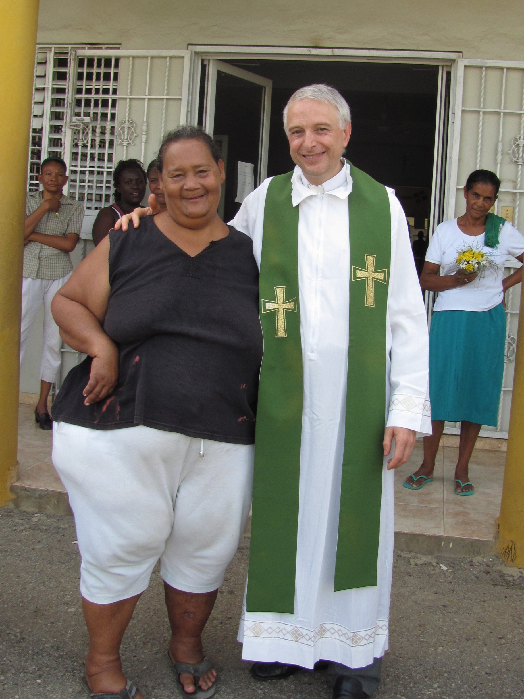 guaricano_misa_dispensario_2012-06-25-07-55-16