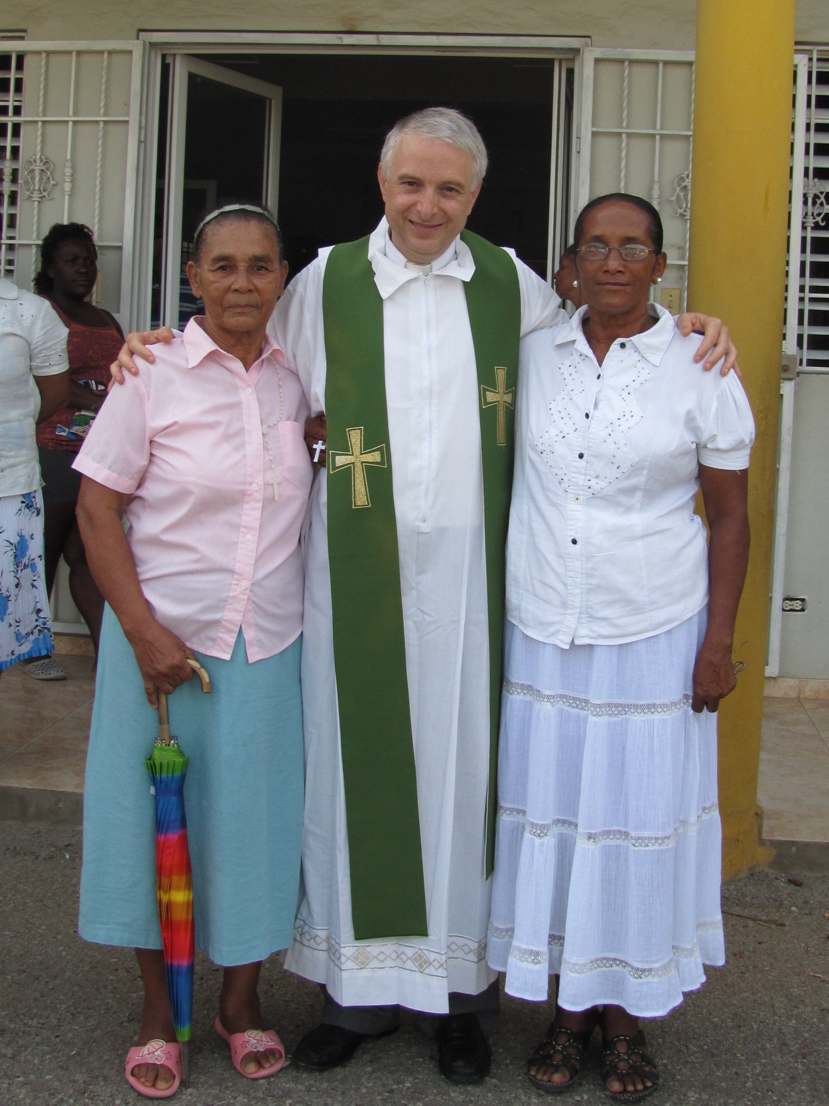 guaricano_misa_dispensario_2012-06-25-07-55-37