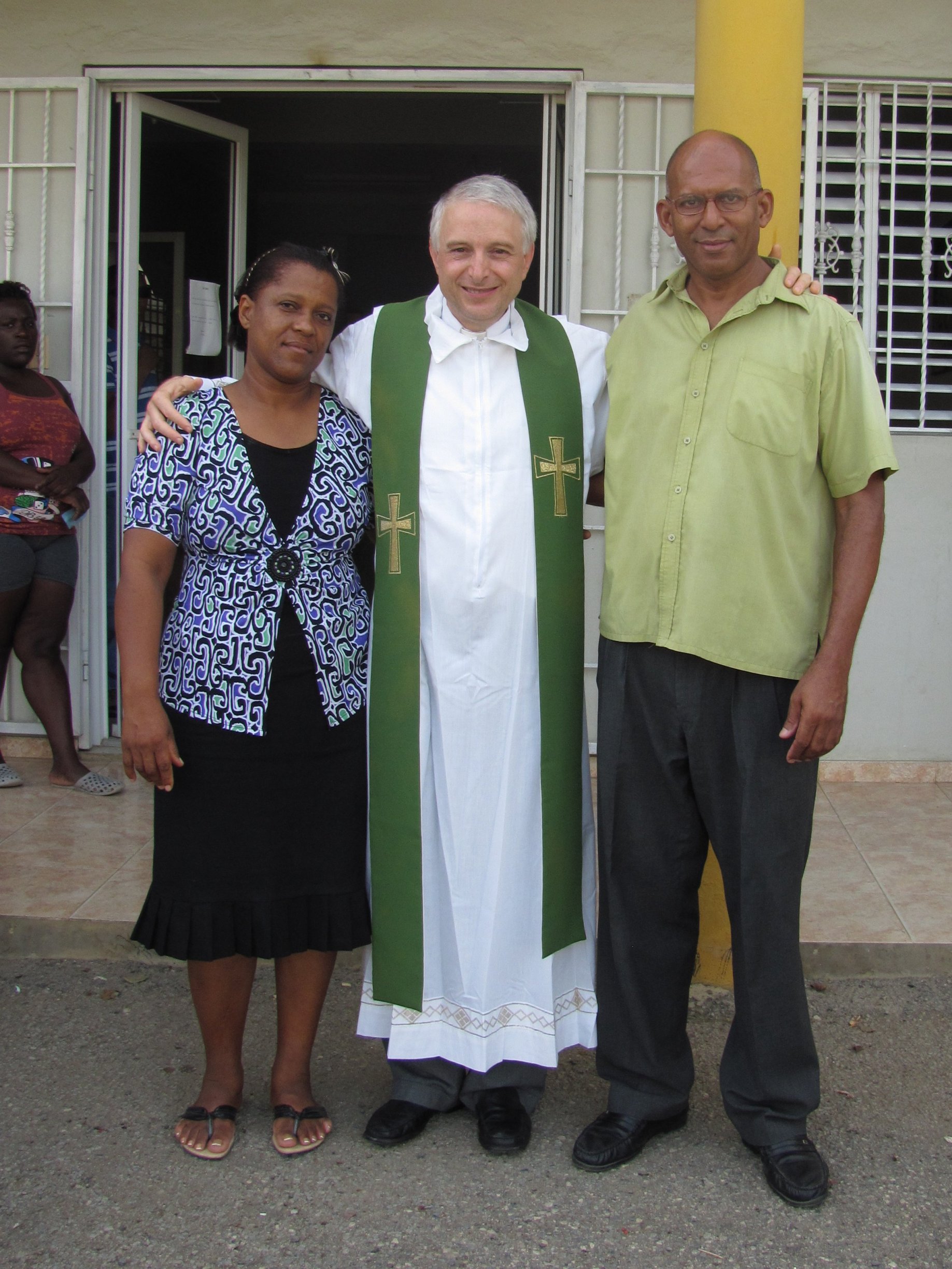 guaricano_misa_dispensario_2012-06-25-07-56-23