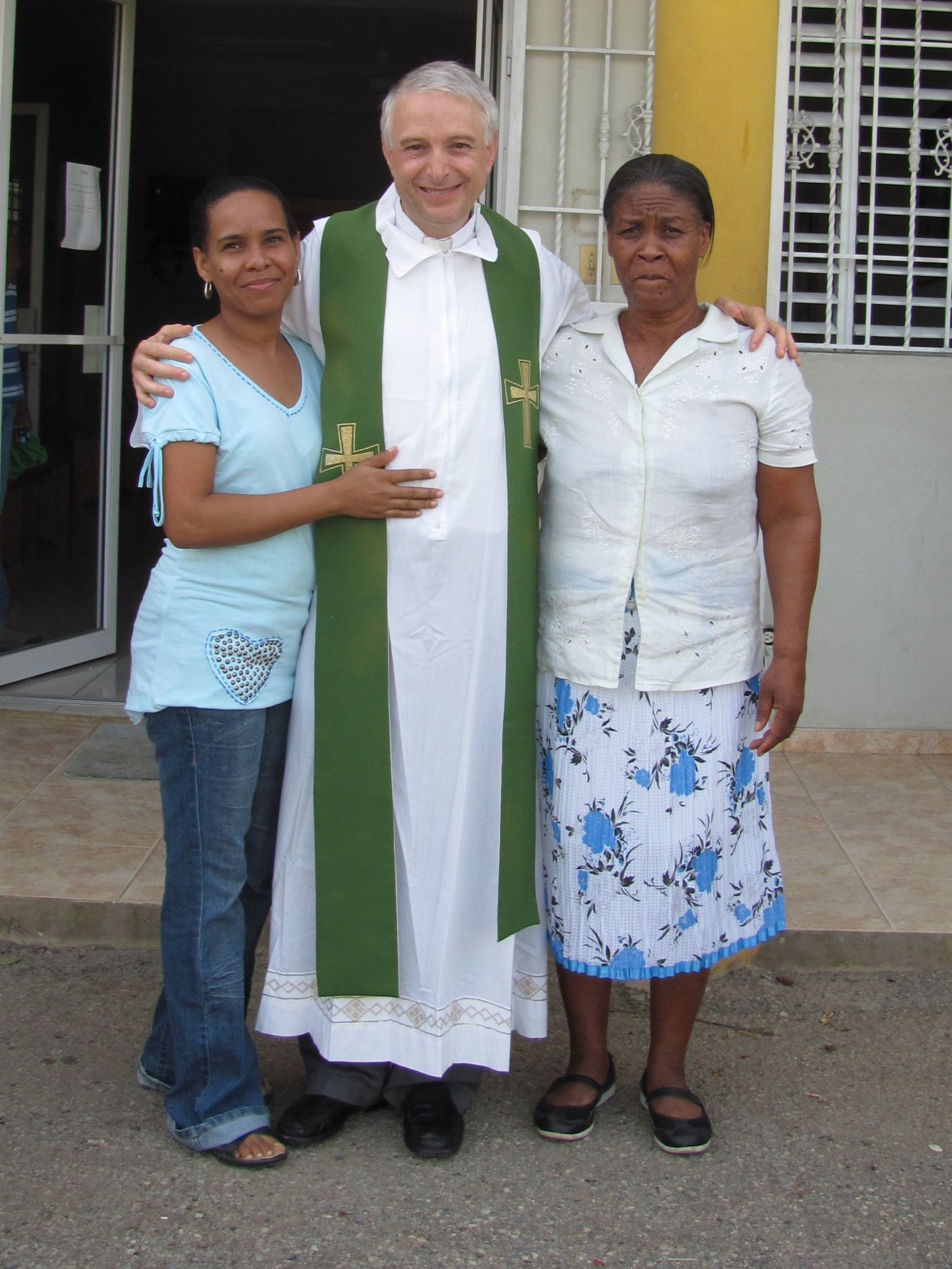 guaricano_misa_dispensario_2012-06-25-07-56-38