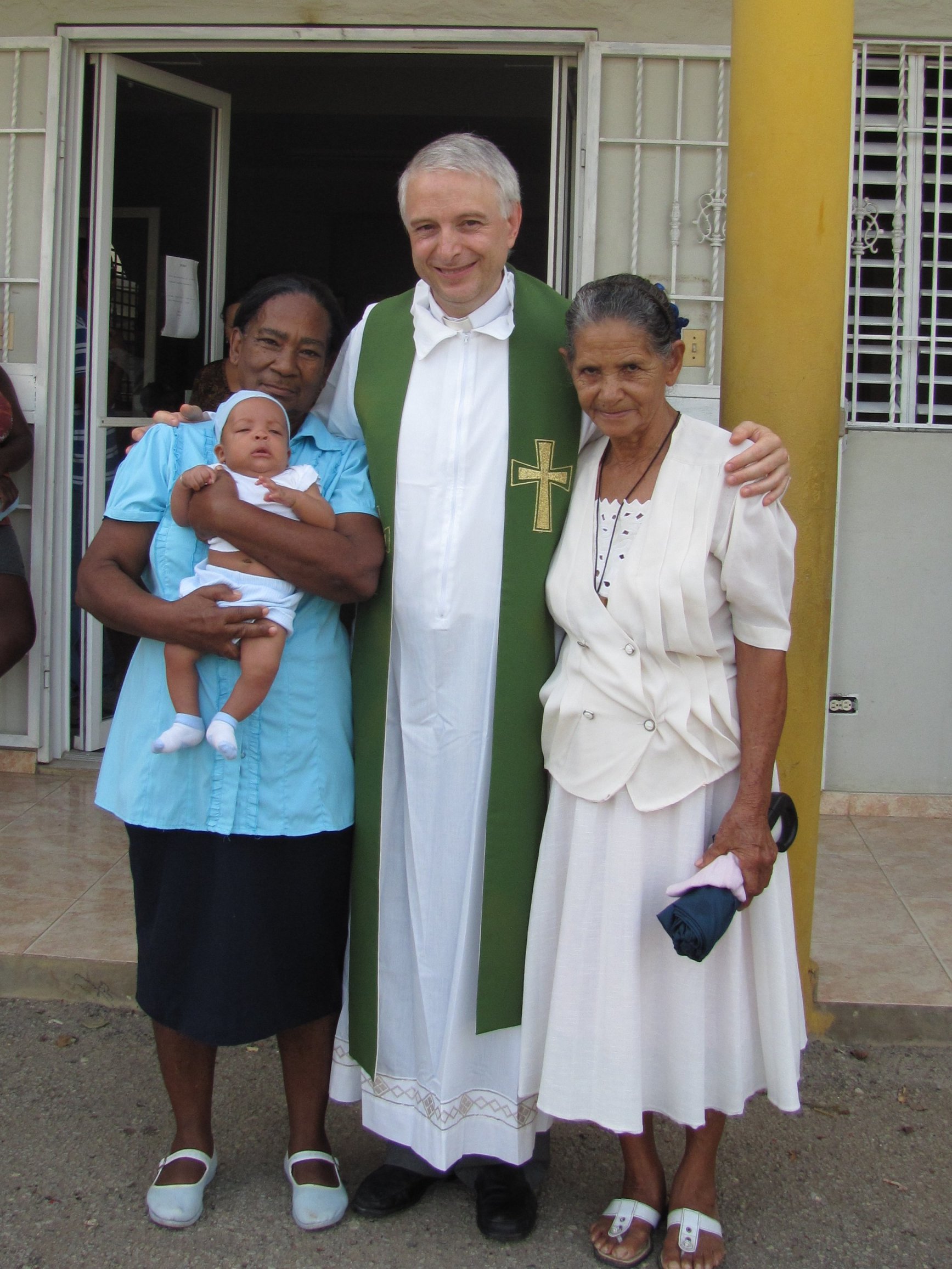 guaricano_misa_dispensario_2012-06-25-07-56-57