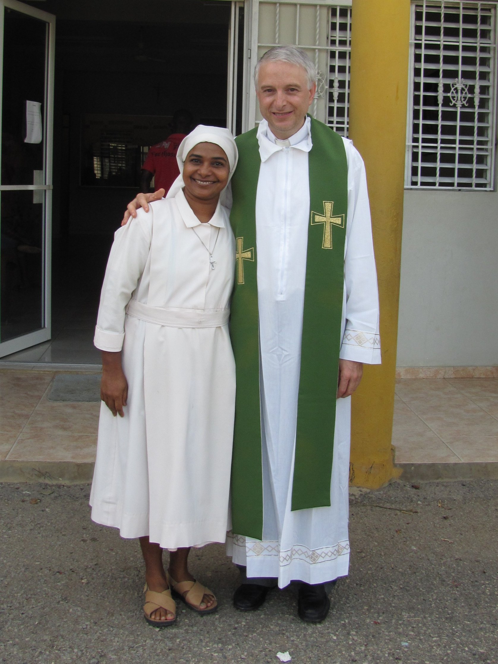 guaricano_misa_dispensario_2012-06-25-07-57-21