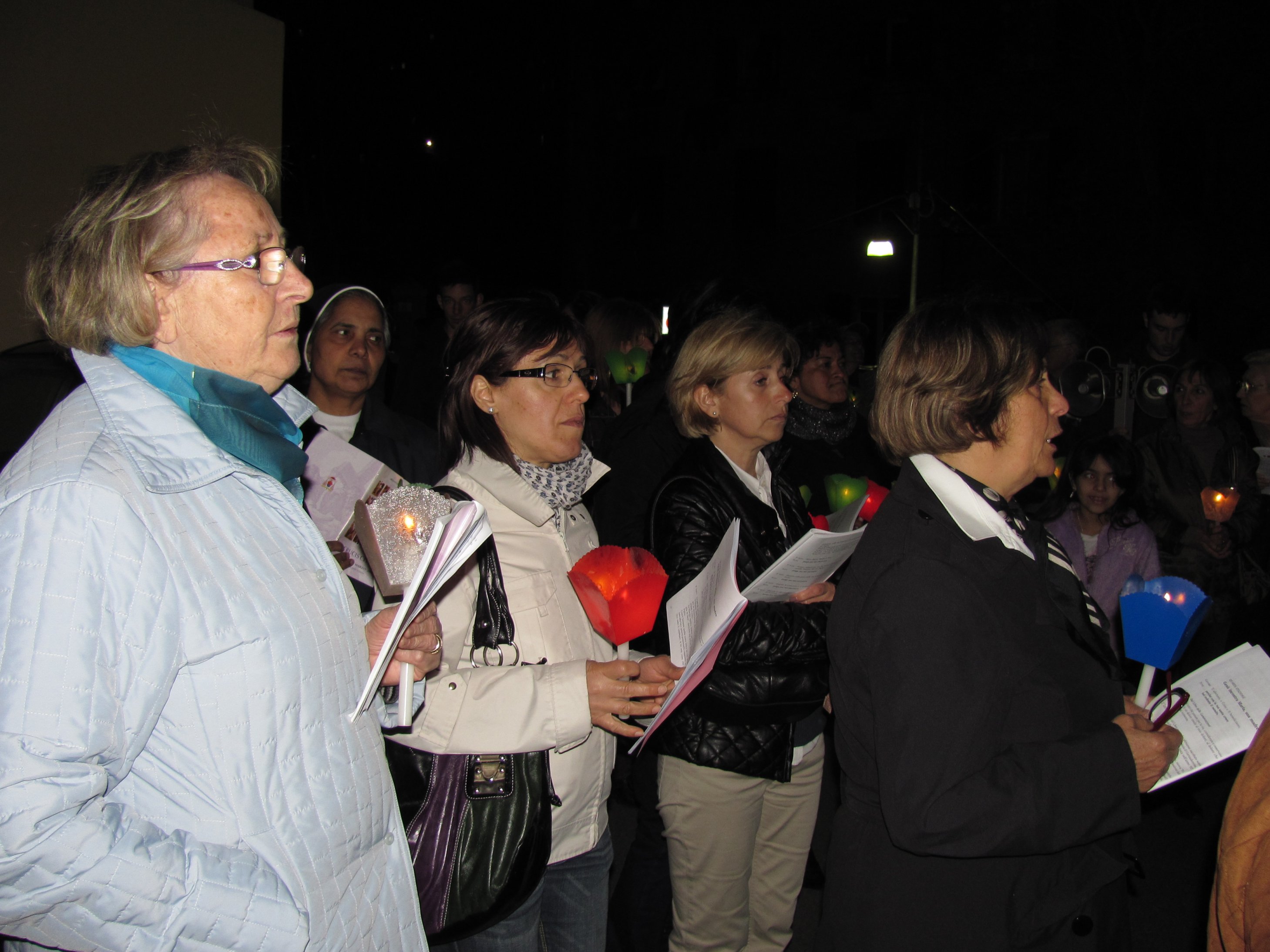 via_crucis-2011-04-15-20-42-41
