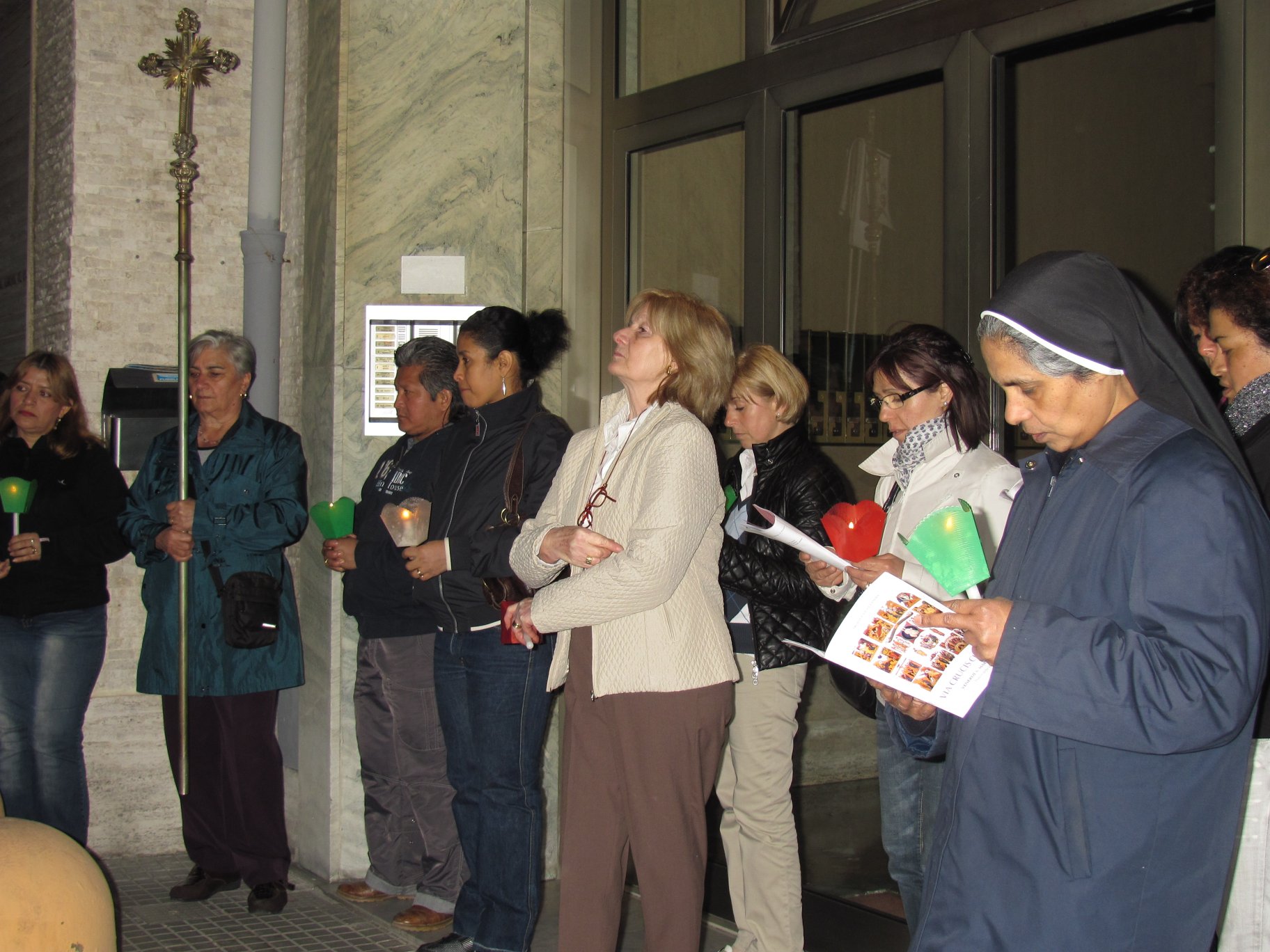 via_crucis-2011-04-15-21-25-38