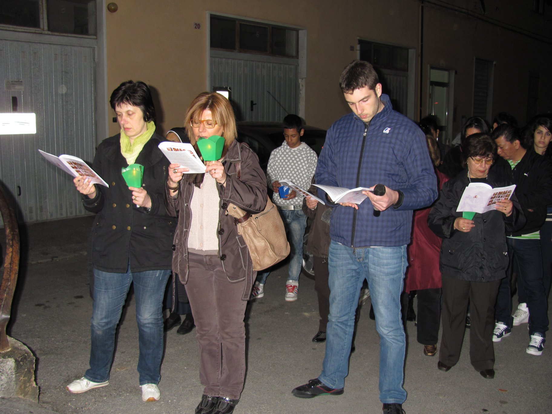 via_crucis-2011-04-15-21-42-01