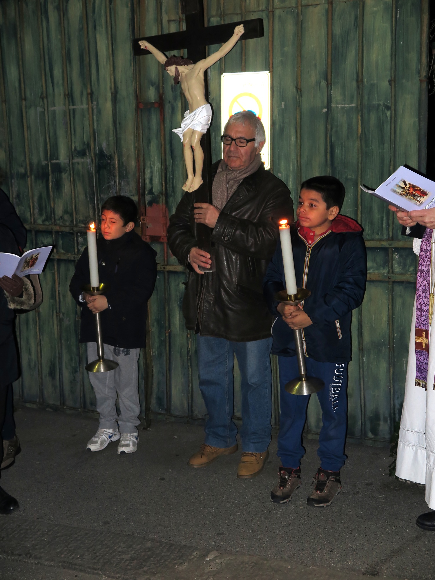via-crucis-parrocchiale-2016-03-18-21-11-25