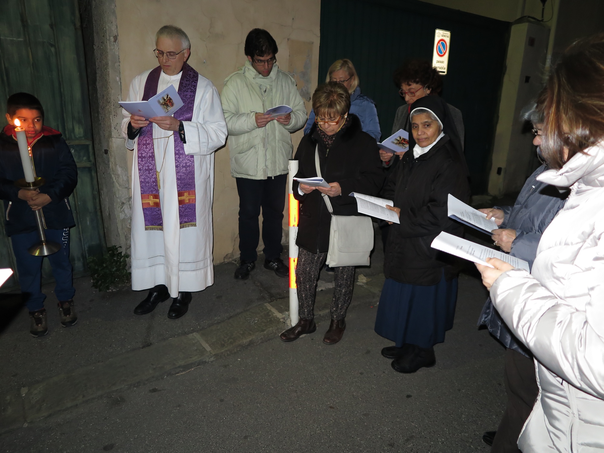 via-crucis-parrocchiale-2016-03-18-21-12-29