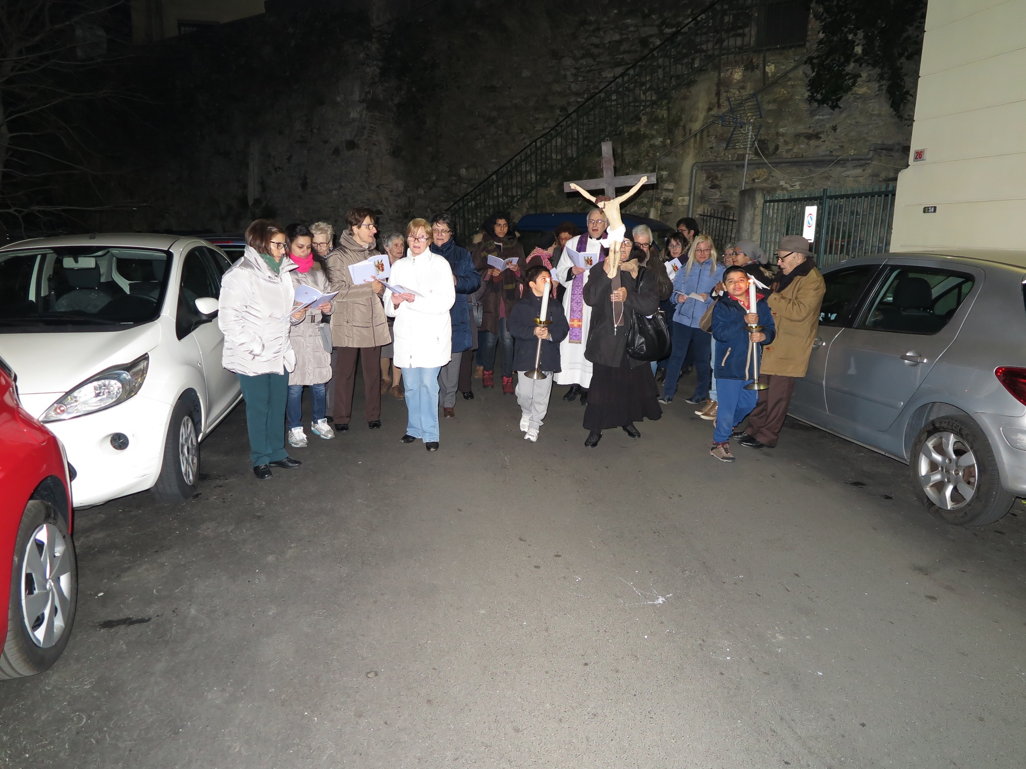 via-crucis-parrocchiale-2016-03-18-21-36-46