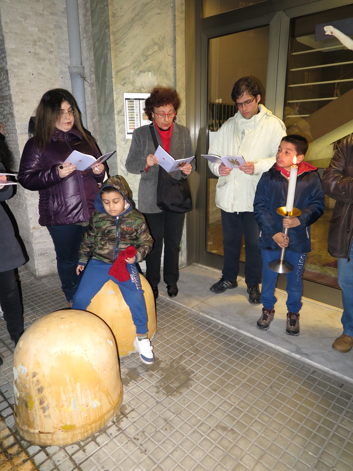 via-crucis-parrocchiale-2016-03-18-21-44-59