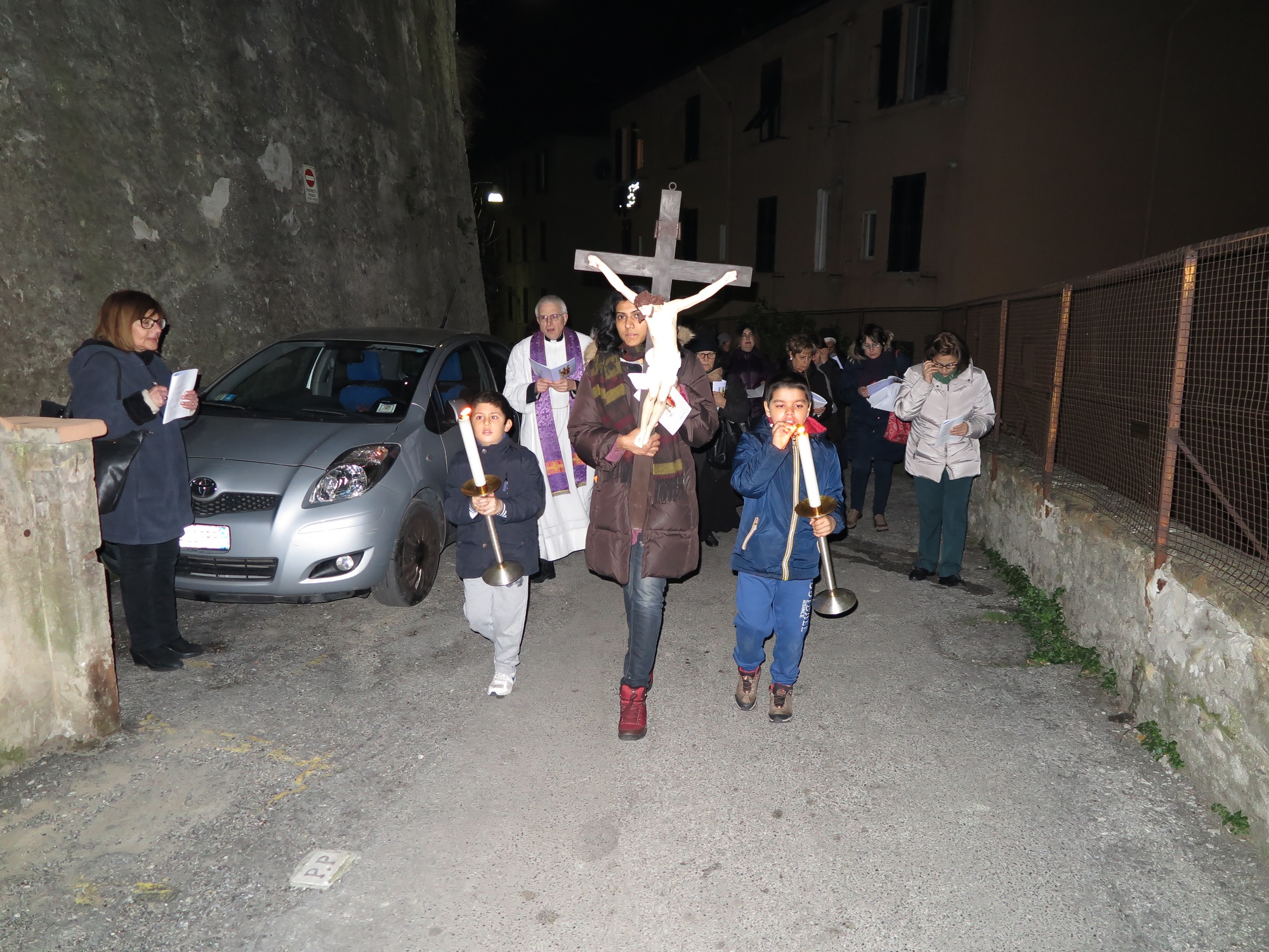 via-crucis-parrocchiale-2016-03-18-21-55-13
