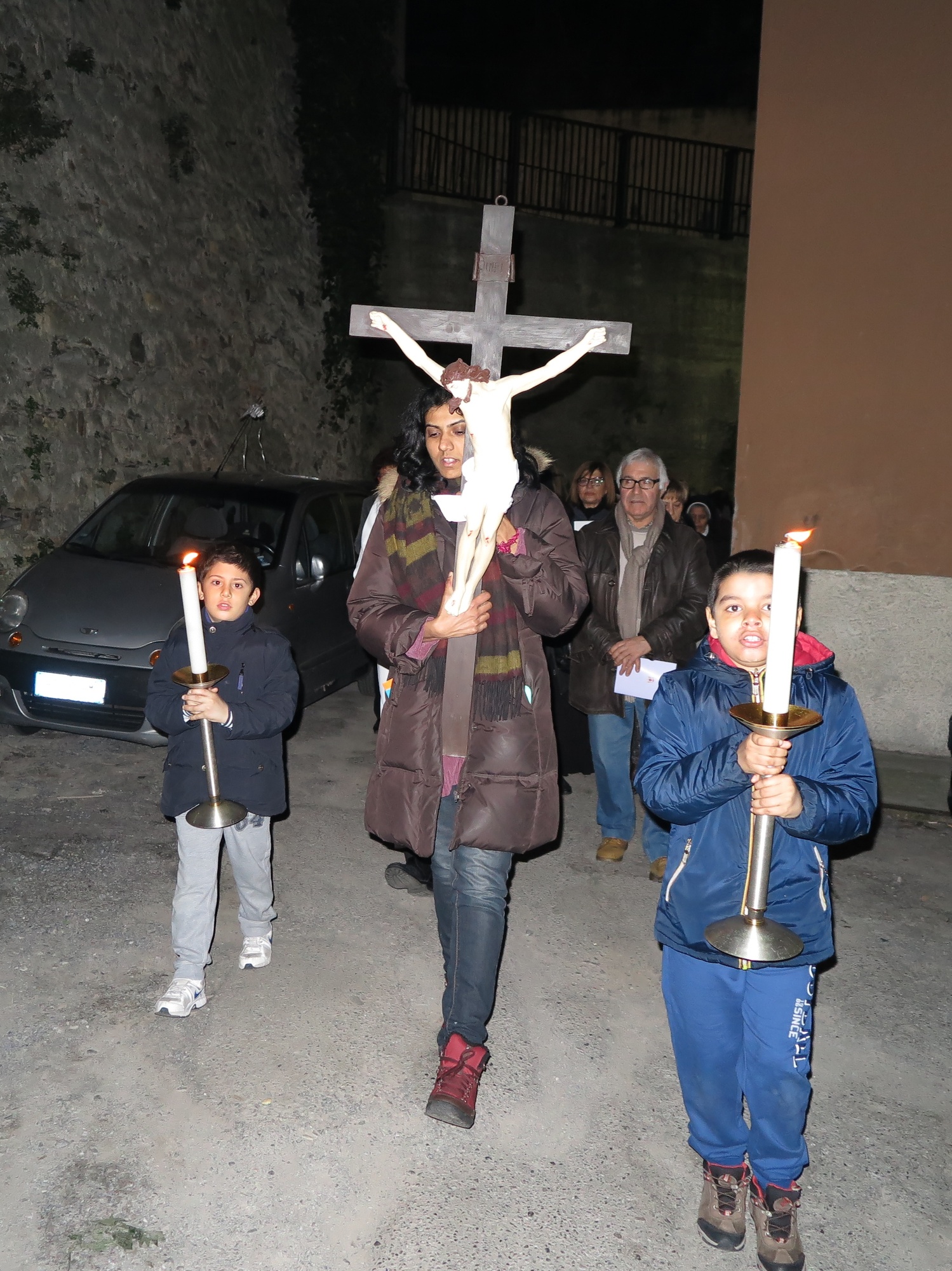 via-crucis-parrocchiale-2016-03-18-22-00-19