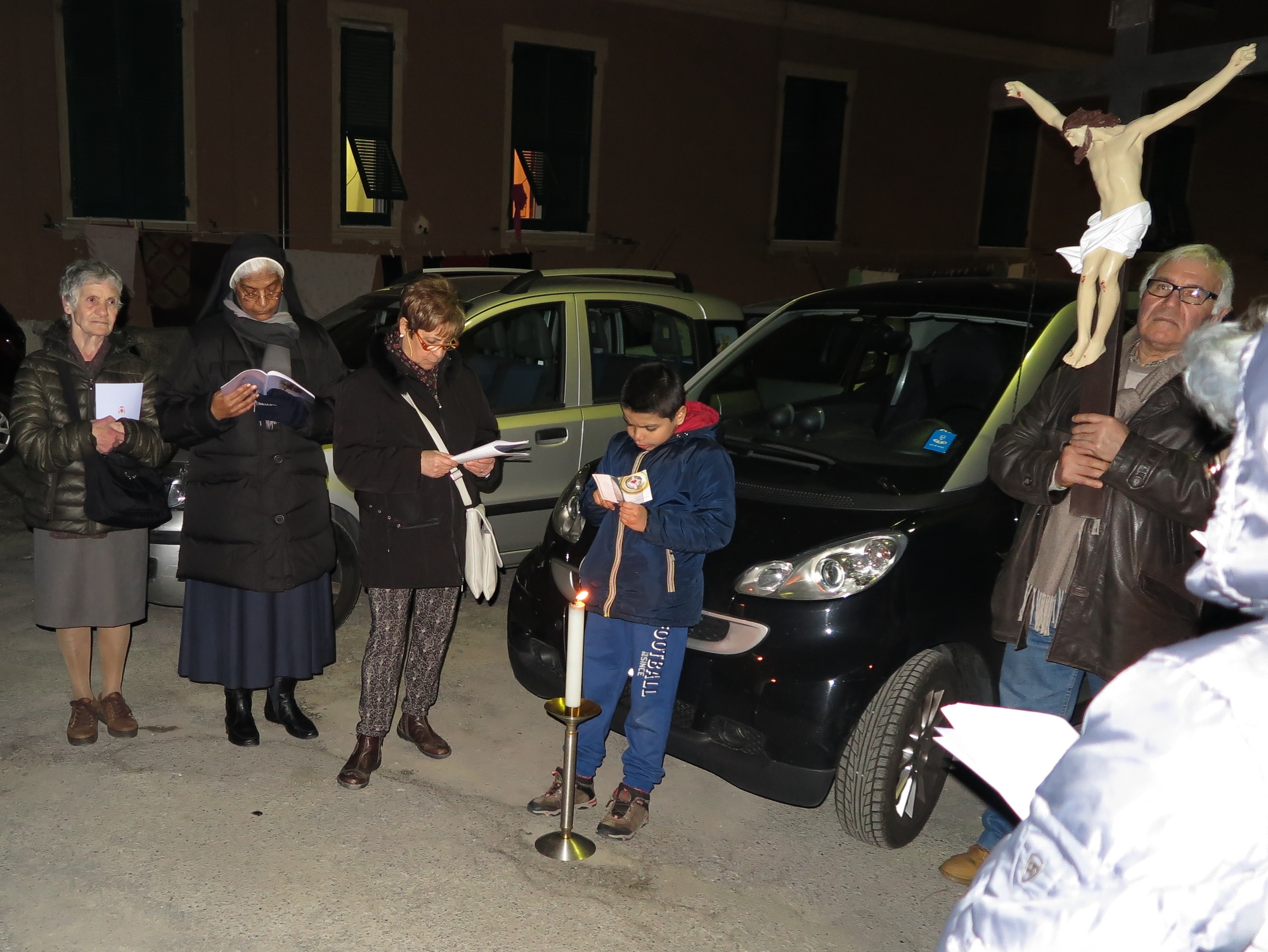 via-crucis-parrocchiale-2016-03-18-22-06-53