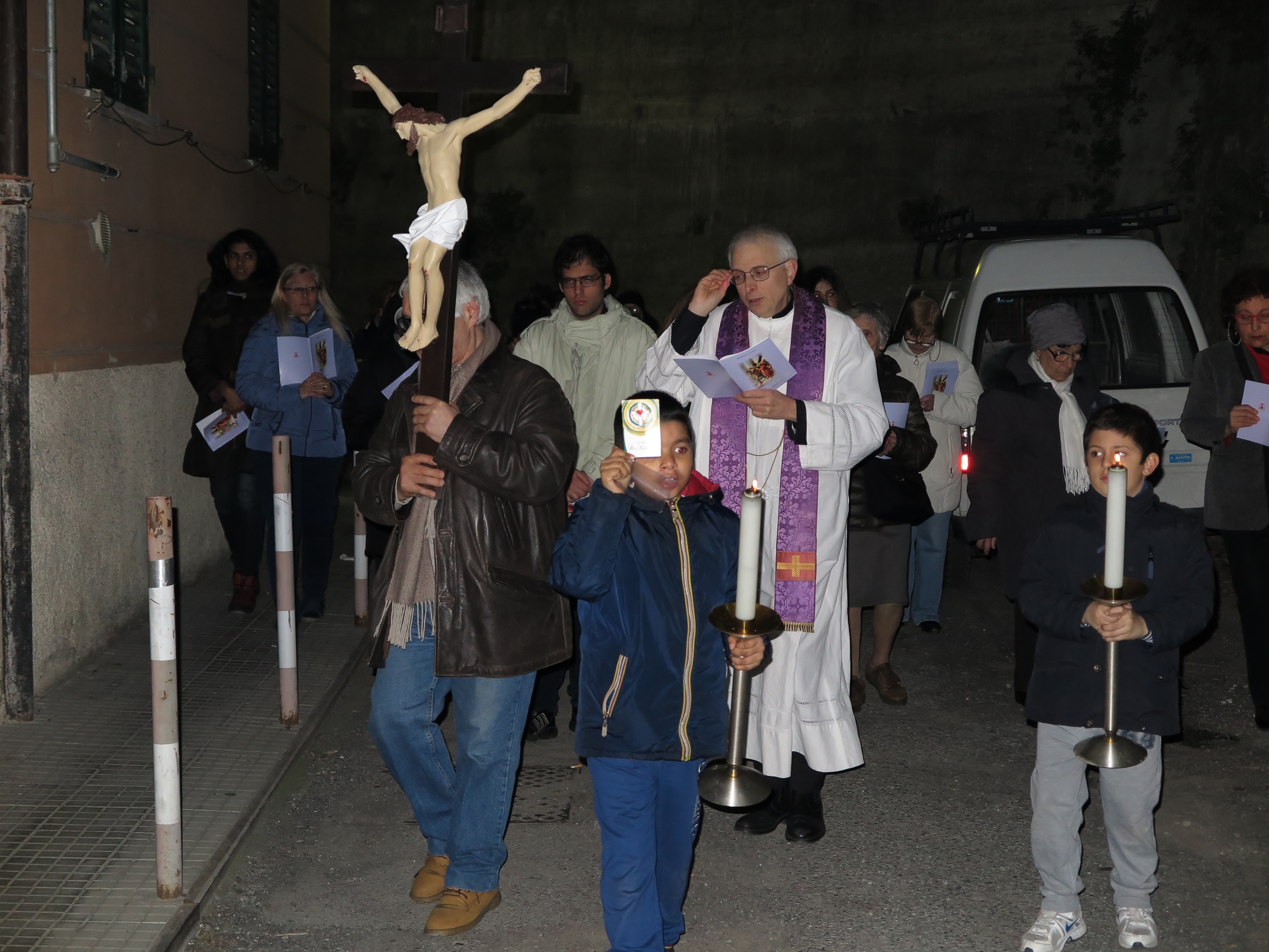 via-crucis-parrocchiale-2016-03-18-22-09-58