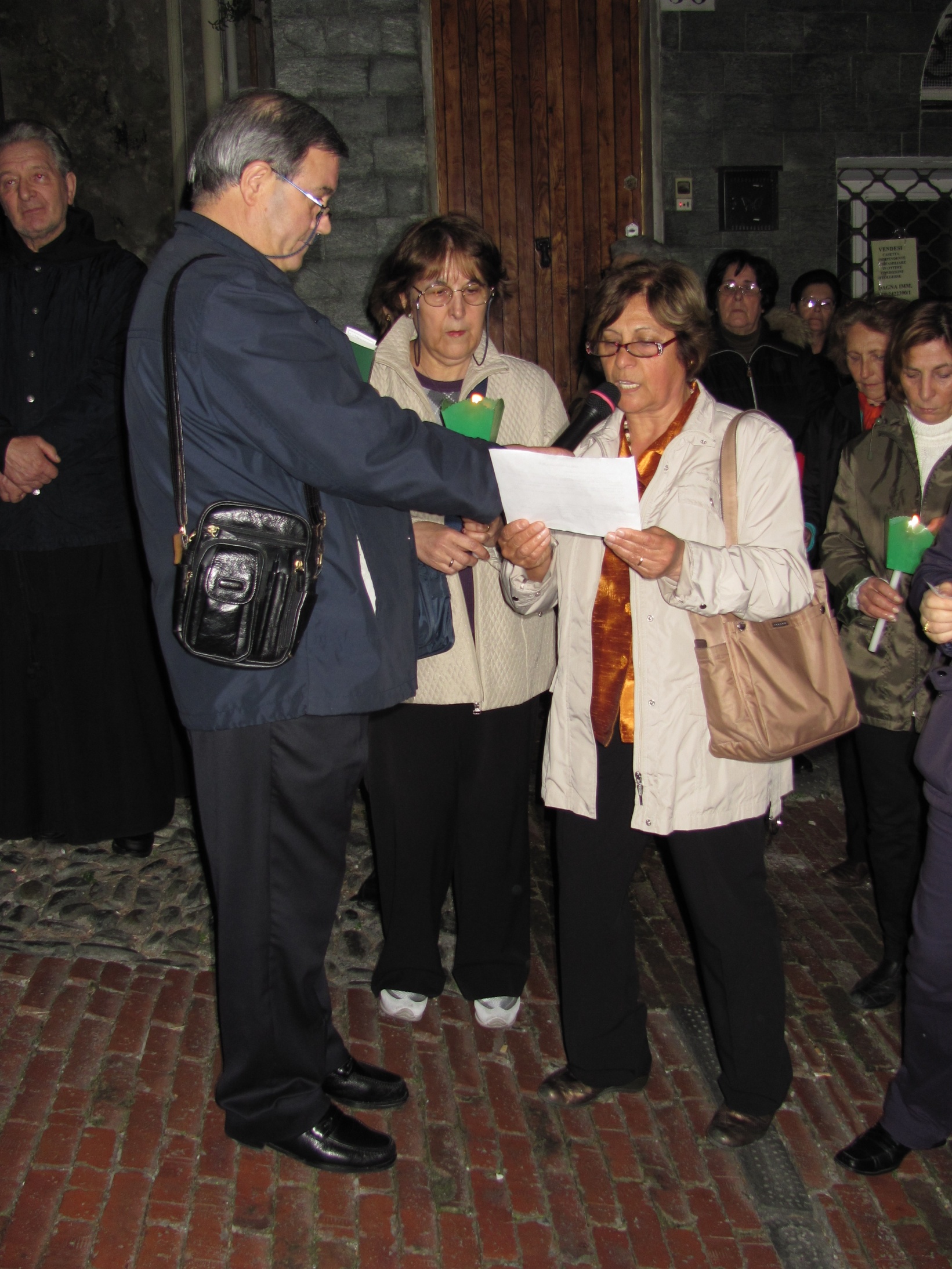 via_crucis_vicariale-2011-04-08-20-08-50